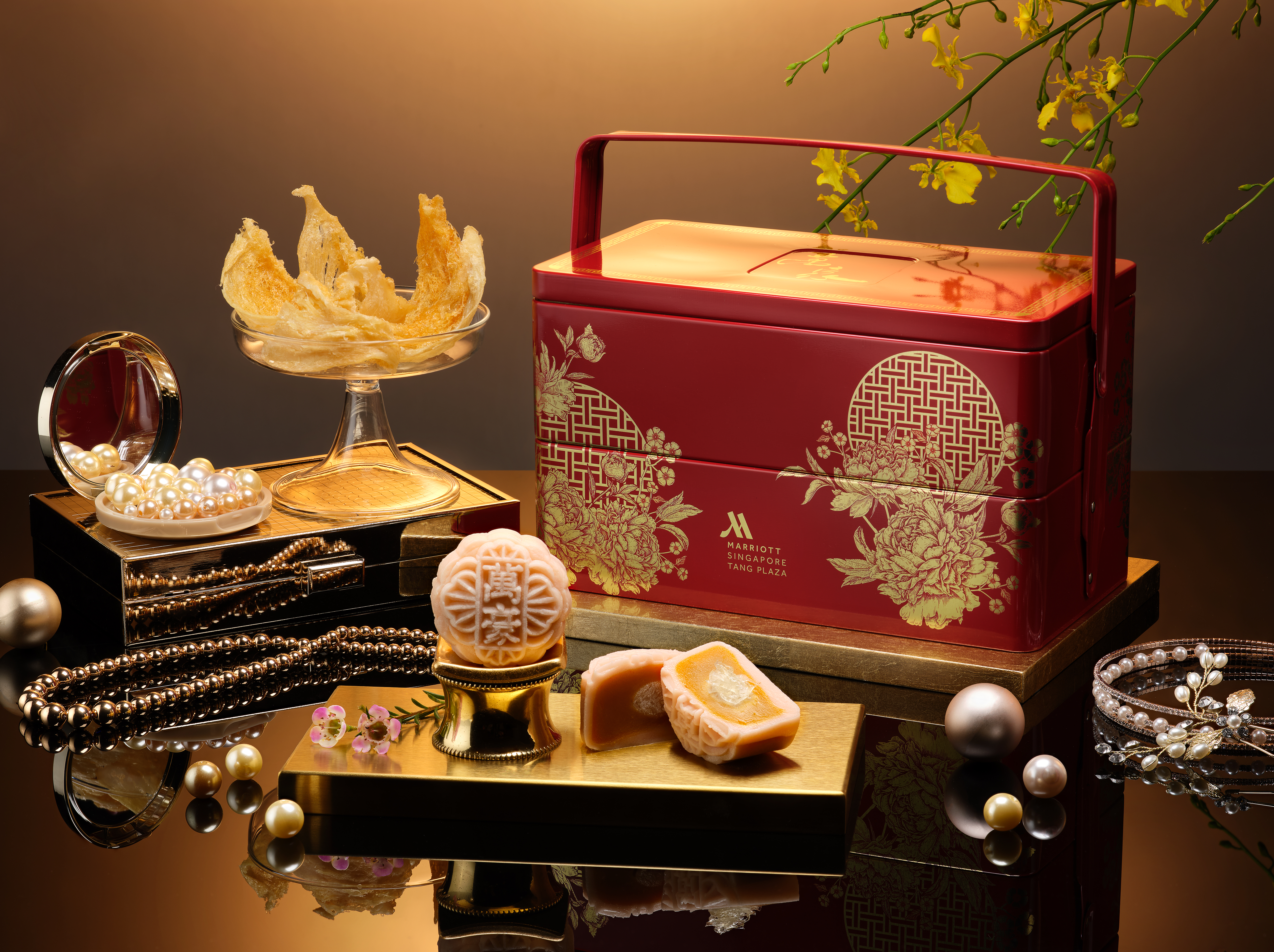 Rose Bird's Nest with Golden Custard Paste Snowskin Mooncakes - Singapore Marriott Tang Plaza Hotel